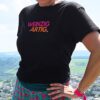 Moselzeug Shirt in schwarz im Weinberg an der Mosel mit Aufschrift Weinzigartig