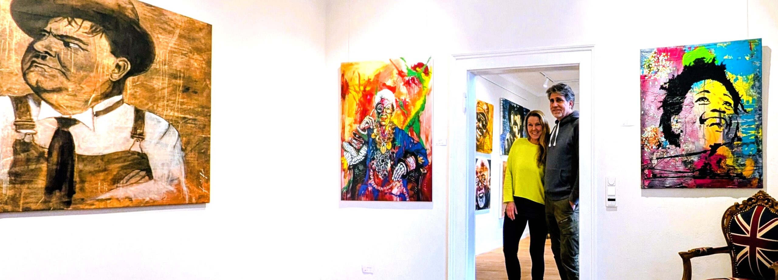 Biggi und Holger Freihoefer in der Kunstgalerie scaled