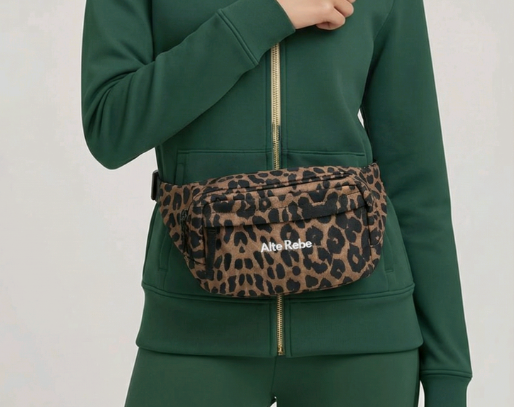 LEO Bauchtasche mit Statement nach Wahl | Moselzeug 2 Bauchtasche Leo Print mit Aufdruck nach Wahl von Moselzeug