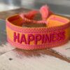Armband orange mit Schrift in pink mit Aufschrift Happiness voon Moselzeug